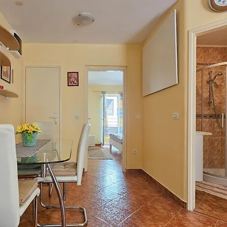 Domili Apartmán *